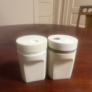 Tupperware salt and pepper shakers number 1471